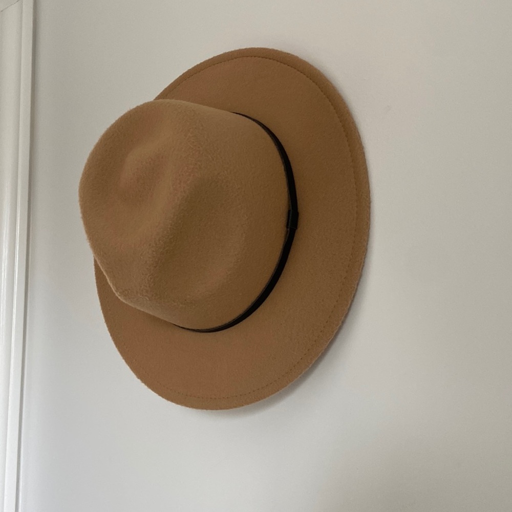 Lily Morgan hat